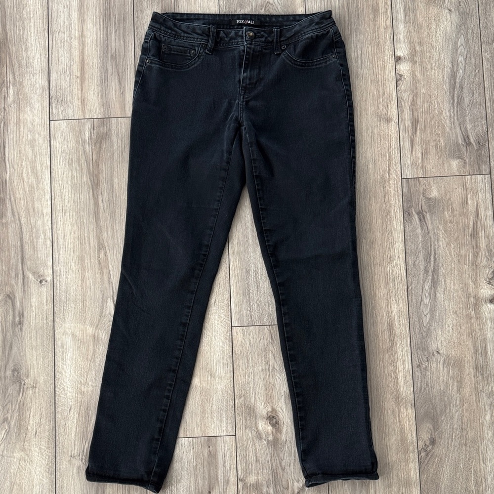 Roz & Ali Women's Dark Straight Leg Jeans
